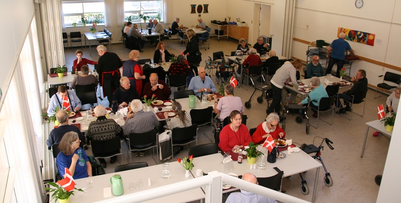 Café genåbner med frivilliges hjælp