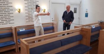 Kirker åbner langsomt op