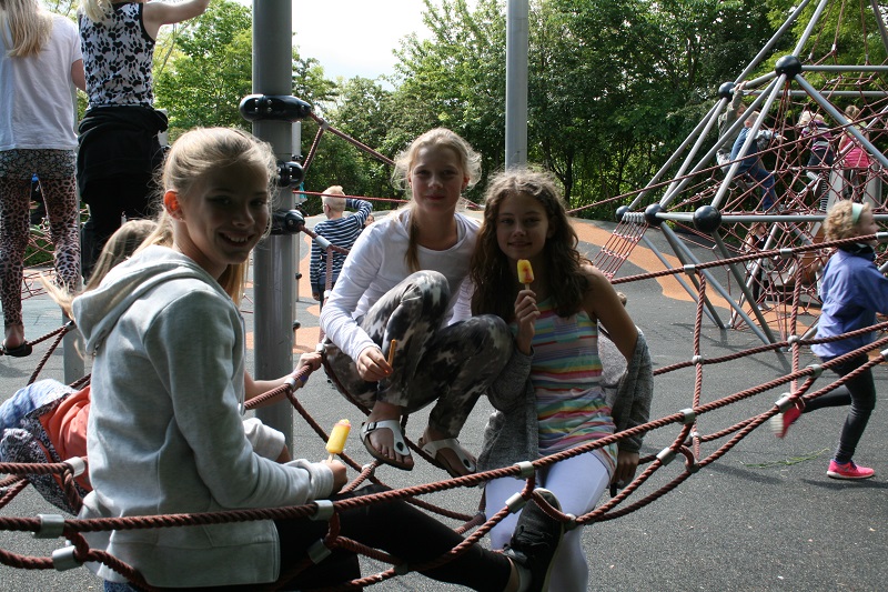 Så kom den sidste del af Jersie Skole til Uglegårdsskolen i Solrød.