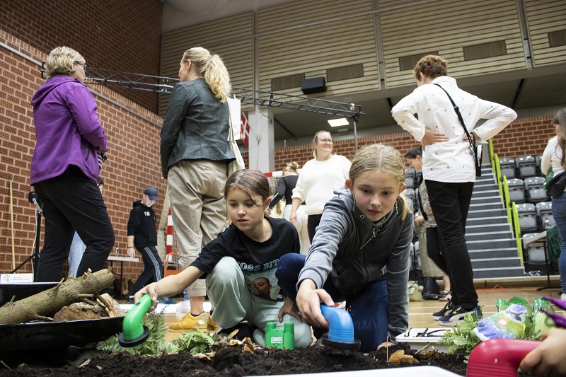Modigt Børne- og Ungetopmøde inspirerede til gode snakke om mod