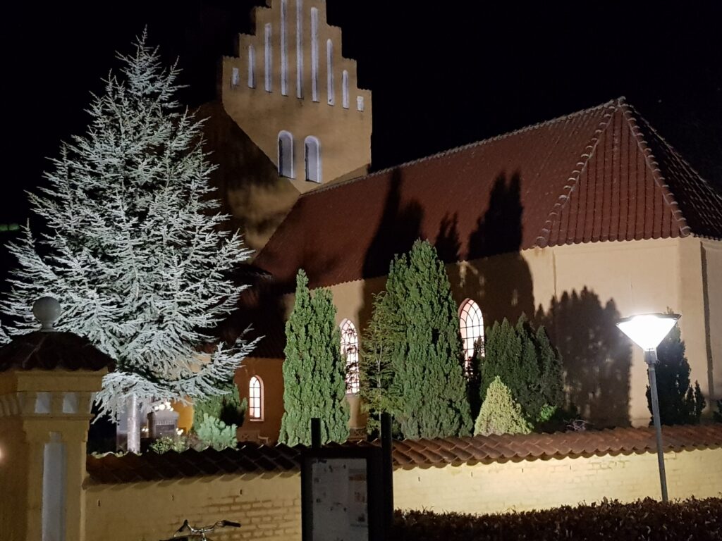 Forfattergudstjenester i Solrød Kirke går over al forventning