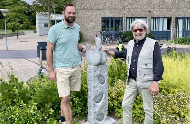 Indvielse af granitskulpturen ‘Ægejerne’ ved Solrød Rådhus