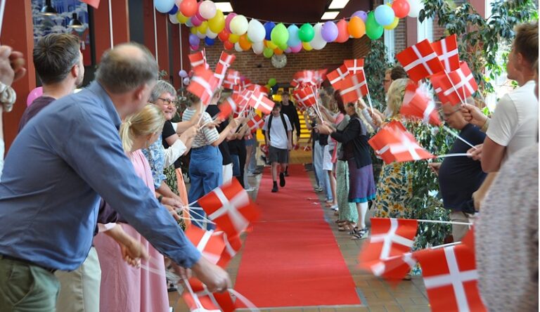 Også de helt nye elever genser hinanden på 1. skoledag