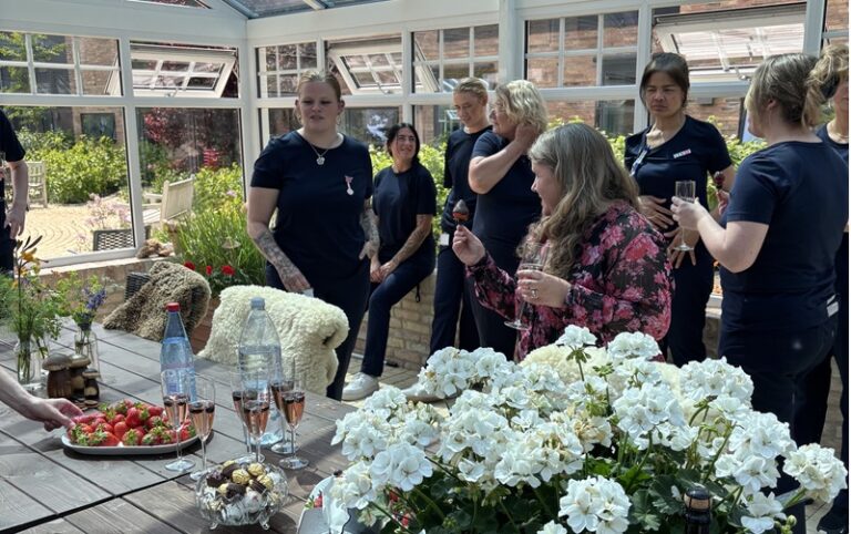 SSA-elever og sygeplejerskestuderende i Solrød Kommune har fået deres helt eget team