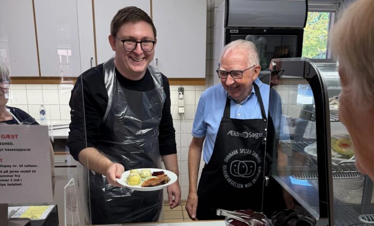Frivillige skaber fællesskab over maden i Den Frivillige Café