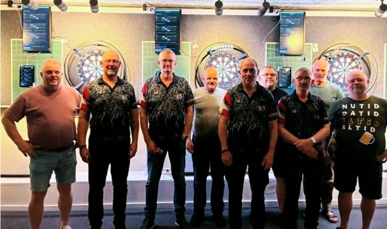 Veteraner samlet om dart, respekt og sammenhold