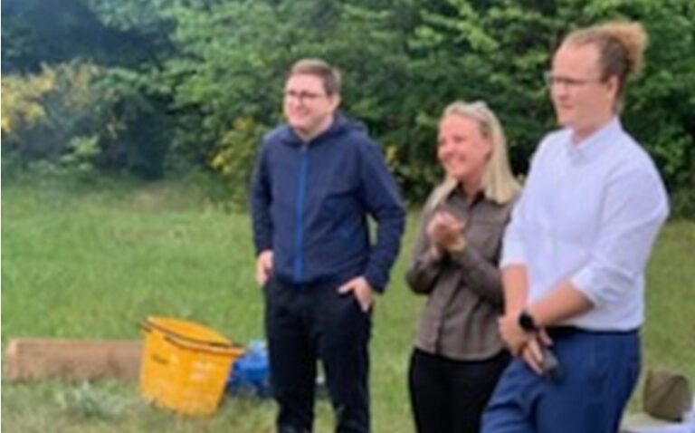 Solrød Family Outdoor får donation på 5.000 kroner